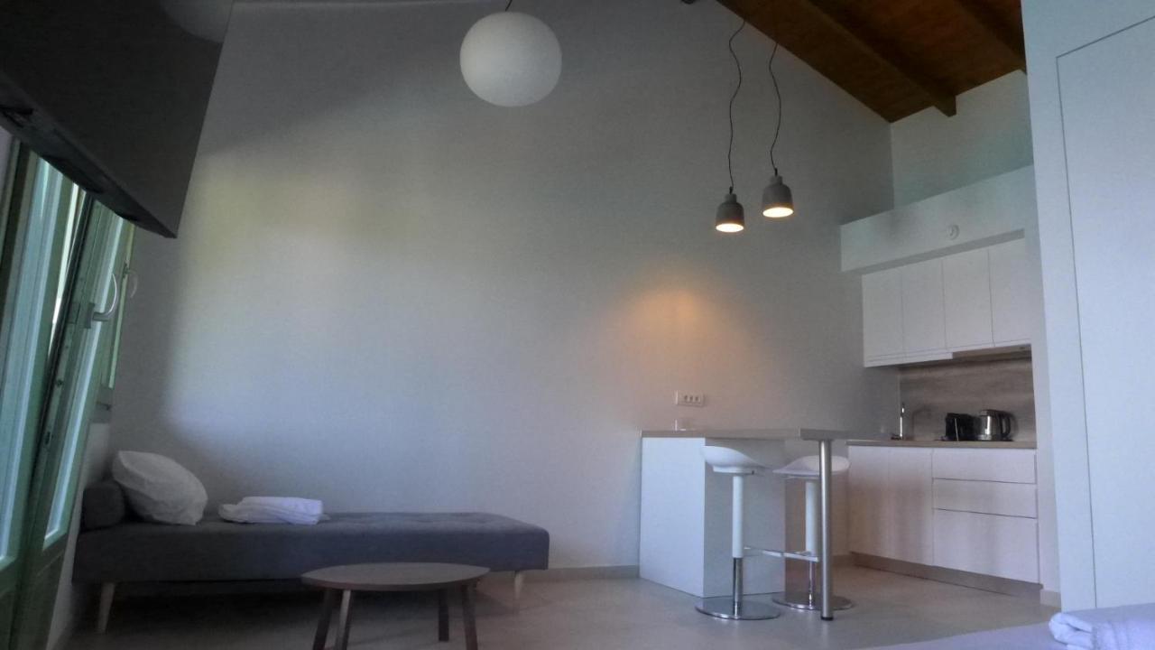 Caltabania Suites Áyios Nikítas エクステリア 写真