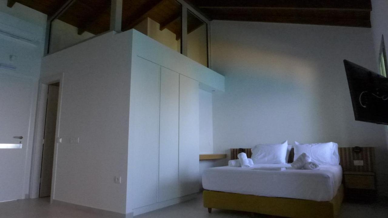 Caltabania Suites Áyios Nikítas エクステリア 写真
