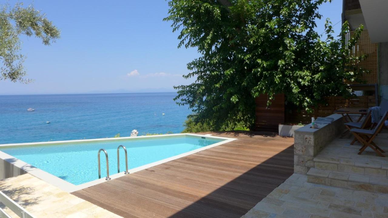 Caltabania Suites Áyios Nikítas エクステリア 写真