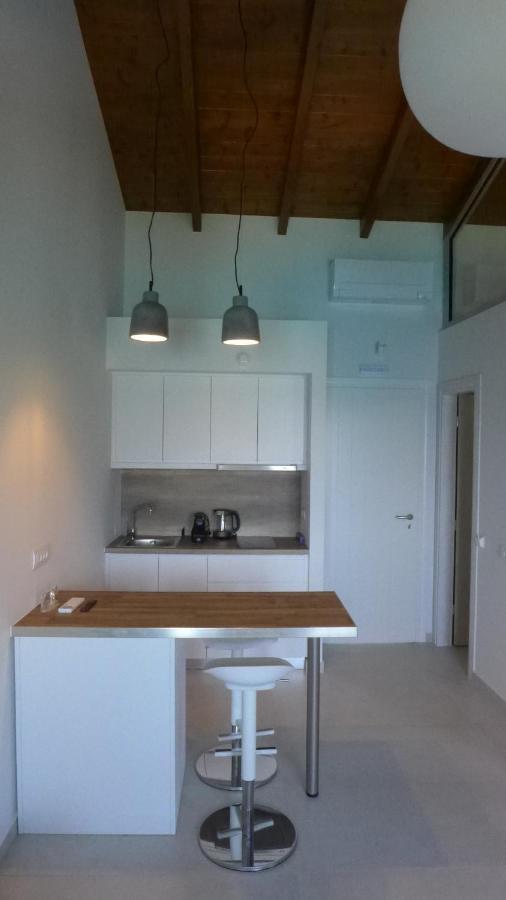 Caltabania Suites Áyios Nikítas エクステリア 写真