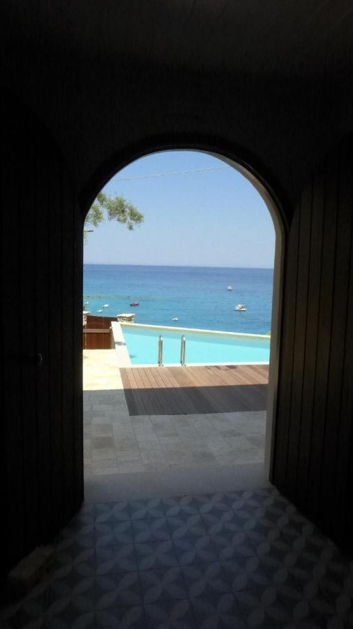 Caltabania Suites Áyios Nikítas エクステリア 写真