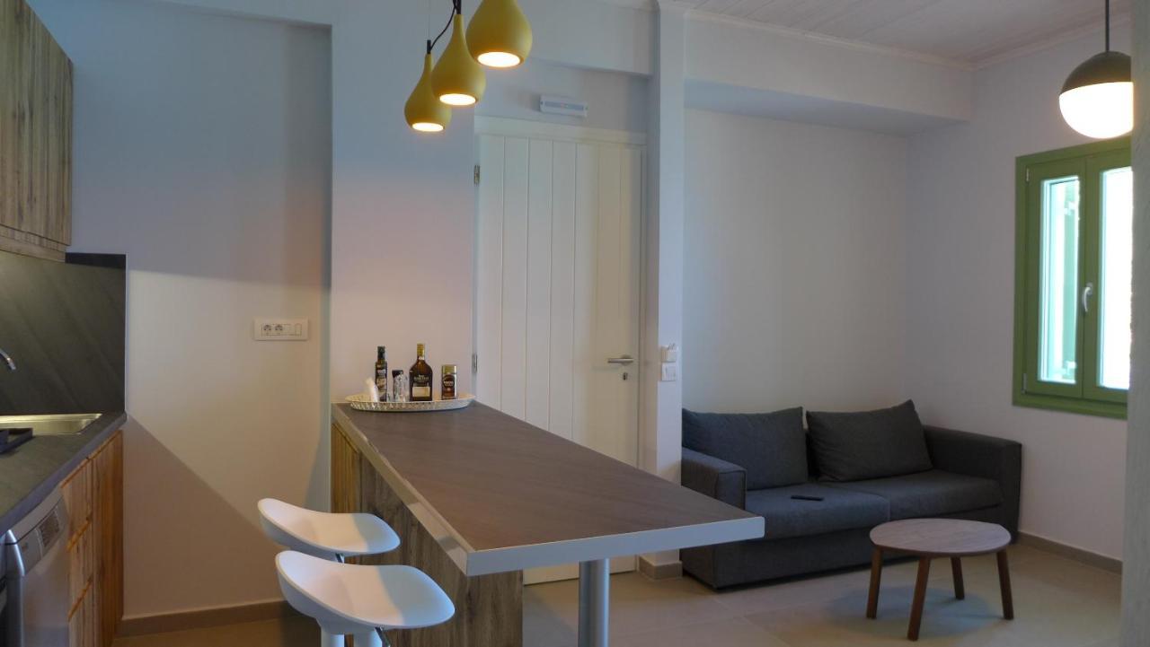 Caltabania Suites Áyios Nikítas エクステリア 写真