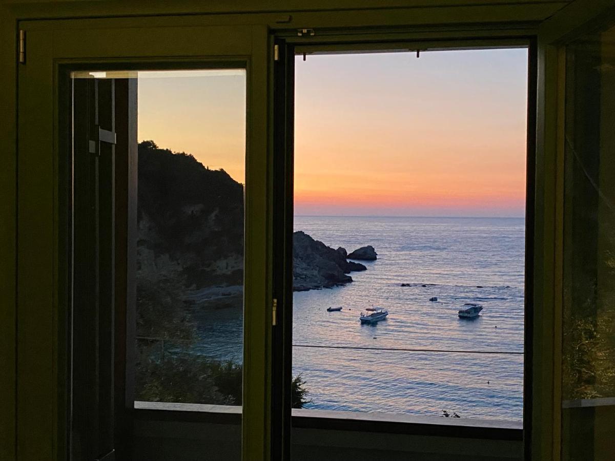 Caltabania Suites Áyios Nikítas エクステリア 写真